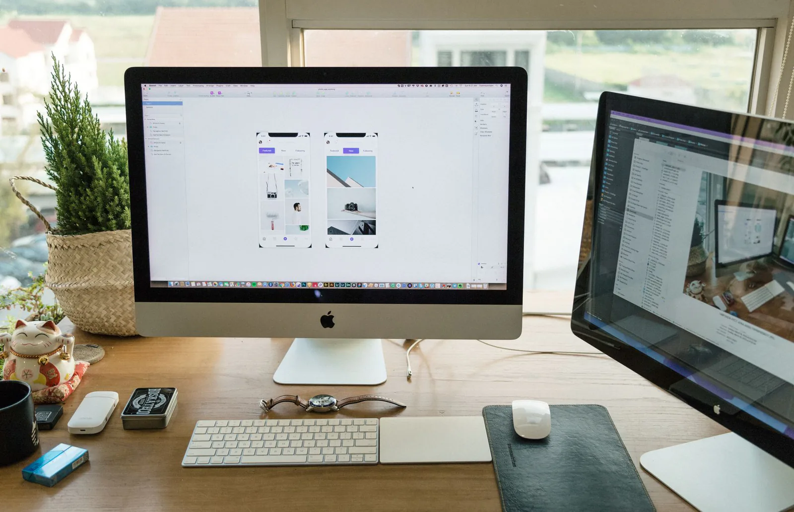 Web design platform comparison on monitor